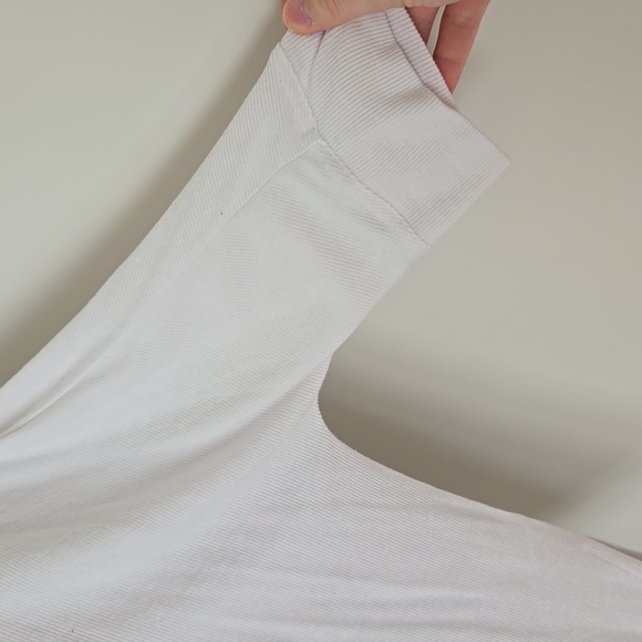 Laurie Felt White Long Sleeve V-Neck Top - Picture 3 of 5